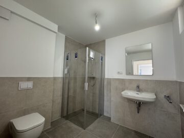 # IMMOTIONAL - KLIMAFREUNDLICHE NEUBAUWOHNUNGEN NACH QNG IN BAD BEDERKESA - WOHNUNG 14 - Badezimmer