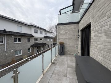 #IMMOTIONAL - MODERNE NEUBAUWOHNUNG MIT BALKON IN BAD BEDERKESA - Balkon mit Blick zur Küche