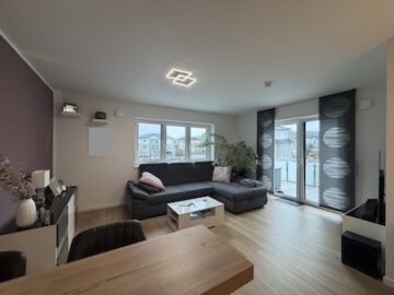 #IMMOTIONAL - MODERNE NEUBAUWOHNUNG MIT BALKON IN BAD BEDERKESA - Wohnzimmer