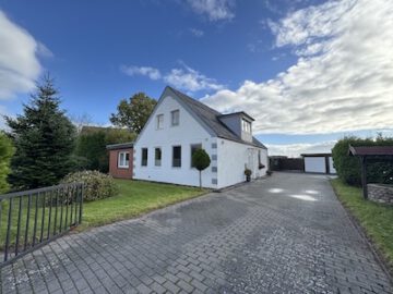 #IMMOTIONAL – HERRLICH GELEGENES EINFAMILIENHAUS IN CUXHAVEN MIT GROßEM GRUNDSTÜCK, 27478 Cuxhaven / Franzenburg, Einfamilienhaus