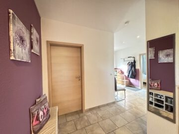 #IMMOTIONAL - HERRLICH GELEGENES EINFAMILIENHAUS IN CUXHAVEN MIT GROßEM GRUNDSTÜCK - Flur zum Eingangsbereich