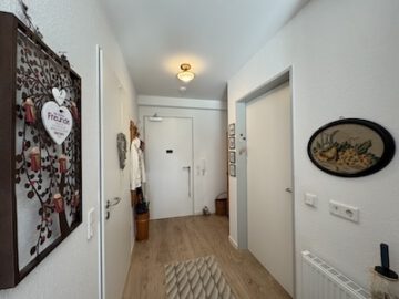 #IMMOTIONAL - Vermietete Eigentumswohnung im Betreuten Wohnen – attraktive Kapitalanlage in Dorum - Flur