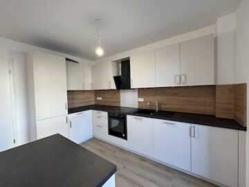 # IMMOTIONAL - KLIMAFREUNDLICHE NEUBAUWOHNUNG MIT EIGENEM GARTENBEREICH - Einbauküche