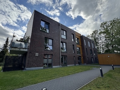 #IMMOTIONAL - MIETWOHNUNG IN ZENTRALER LAGE VON HEMMOOR - Hausansicht
