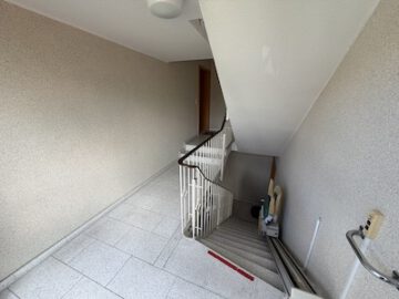 #IMMOTIONAL ZWEI-ZIMMER-WOHNUNG IN BEDERKESA - Treppenhaus