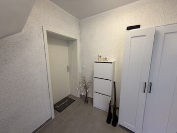#IMMOTIONAL - HELLE 3-ZIMMER-WOHNUNG MIT TERRASSE UND GARTEN IN LANGEN - Eingangsbereich
