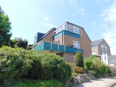 # IMMOTIONAL MEHRFAMILIENHAUS IM HERZEN VON BEDERKESA - Straßenansicht