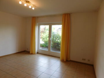 # IMMOTIONAL MEHRFAMILIENHAUS IM HERZEN VON BEDERKESA - Wohnzimmer EG Wohnung BIld 2