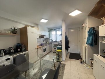 #IMMOTIONAL - 3 - ZIMMERWOHNUNG MIT BALKON IM HERZEN VON HEMMOOR - offene Küche-Eingangsbereich