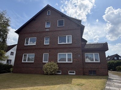 #IMMOTIONAL HELLE 2-ZIMMER-WOHNUNG MIT GROßZÜGIGER DACHTERRASSE IN BAD BEDERKESA - Vorderansicht
