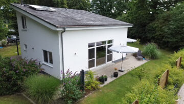#IMMOTIONAL - MODERNES WOHNEN MIT PRIVATSPHÄRE UND BESONDERER ARCHITEKTUR - Haus - Rückansicht