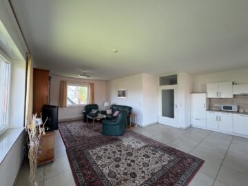 #IMMOTIONAL - MODERNE BARRIEREARME 2-ZIMMER-WOHNUNG MIT BALKON IN BAD BEDERKESA - Wohn- und Küchenbereich