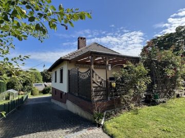 #IMMOTIONAL – WALMDACHBUNGALOW IN RUHIGER LAGE IN BAD BEDERKESA, 27624 Geestland, Einfamilienhaus
