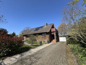 #IMMOTIONAL GROßZÜGIGES EINFAMILIENHAUS - MIT EINLIEGERWOHNUNG IN MIDLUM - Vorderansicht