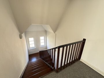 #IMMOTIONAL CHARMANTE DACHGESCHOSS-WOHNUNG IM HERZEN VON BREMERHAVEN - Treppenaufgang DG