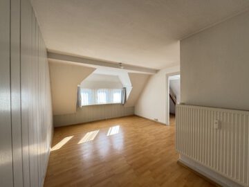 #IMMOTIONAL CHARMANTE DACHGESCHOSS-WOHNUNG IM HERZEN VON BREMERHAVEN - Wohnzimmer