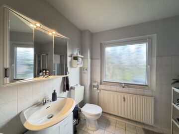 #IMMOTIONAL EIGENTUMSWOHNUNG ALS KAPITALANLAGE MIT BALKON IN LOXSTEDT - Badezimmer