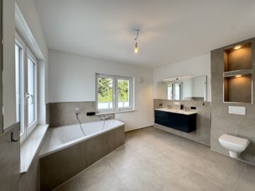 #IMMOTIONAL HELLE PENTHOUSE-WOHNUNG MIT GROßER DACHTERRASSE IN SPECKENBÜTTEL - Badezimer